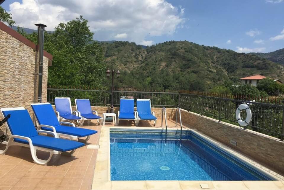 The Love Holiday House Tris Elies Bagian luar foto