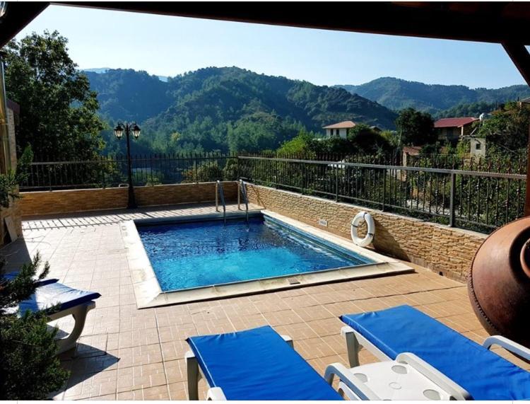 The Love Holiday House Tris Elies Bagian luar foto